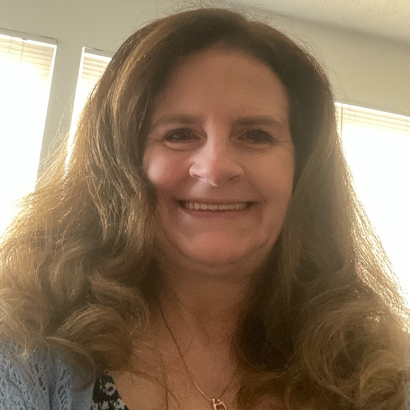 Meet your Posher, Lisa - Picture 3 of 4